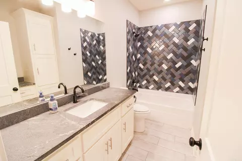 Bath - 5 Pine Shadow Dr, Greenbrier, AR 72058 photo 3 of 4