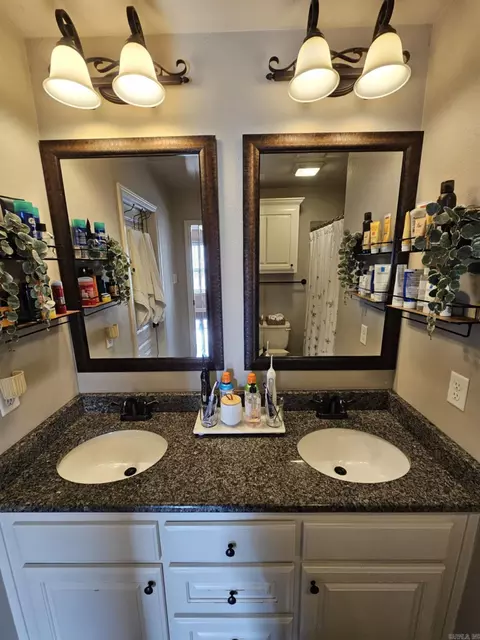 Bath - 15 Marlin Dr, Austin, AR 72007 photo 2 of 4