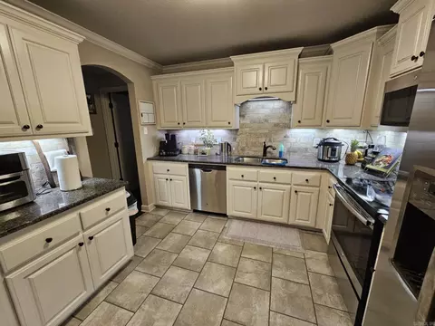 Kitchen - 15 Marlin Dr, Austin, AR 72007 photo 4 of 5