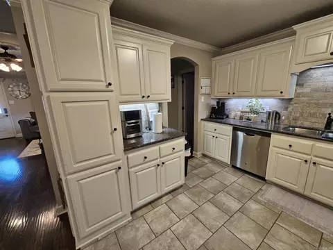 Kitchen - 15 Marlin Dr, Austin, AR 72007 photo 3 of 5