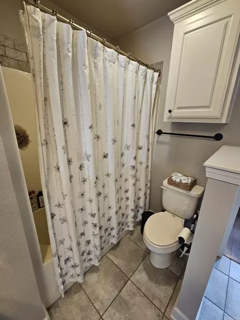 Bath - 15 Marlin Dr, Austin, AR 72007 photo 3 of 4