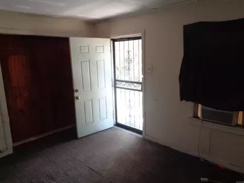 Entry Way - 77 Watson Blvd, Pine Bluff, AR 71601 photo 1 of 2