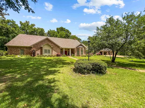 118 W Hoskins, New Boston, TX 75570