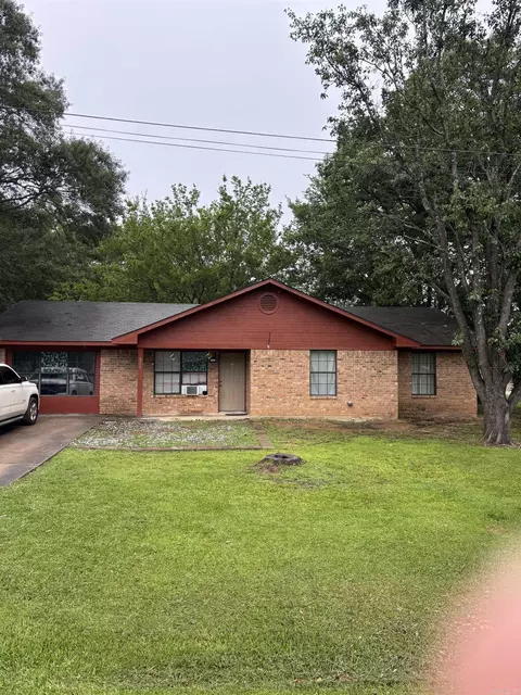 320 S Lewis St, Mineral Springs, AR 71851