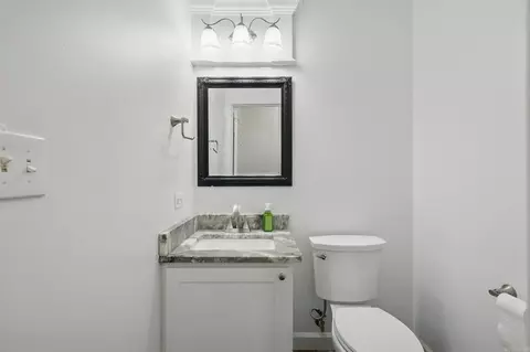 Bath - 1518 Brookshire Dr, Benton, AR 72019 photo 1 of 4