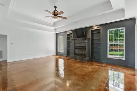 Living - 1518 Brookshire Dr, Benton, AR 72019 photo 2 of 5