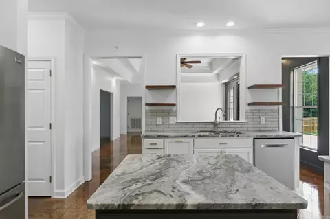 Kitchen - 1518 Brookshire Dr, Benton, AR 72019 photo 4 of 5