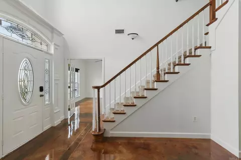 Entry Way - 1518 Brookshire Dr, Benton, AR 72019 photo 3 of 4