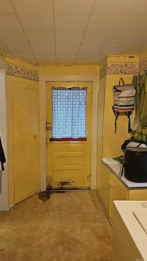 Entry Way - 121 W 5th St, Rector, AR 72461 photo 1 of 1