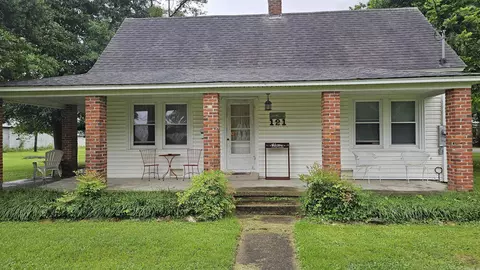 Exterior - 121 W 5th St, Rector, AR 72461 photo 1 of 10