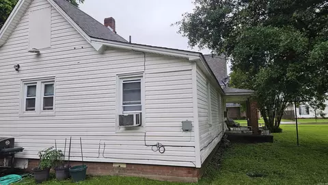 Exterior - 121 W 5th St, Rector, AR 72461 photo 3 of 10