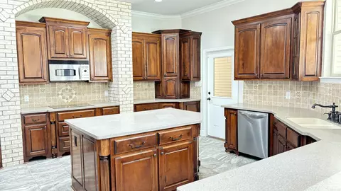 Kitchen - 11617 Alexander Dr, Little Rock, AR 72103 photo 4 of 5
