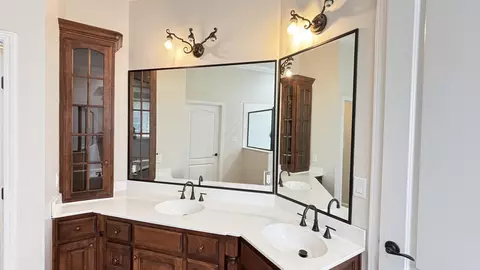 Bath - 11617 Alexander Dr, Little Rock, AR 72103 photo 1 of 4