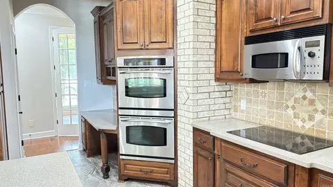 Kitchen - 11617 Alexander Dr, Little Rock, AR 72103 photo 2 of 5