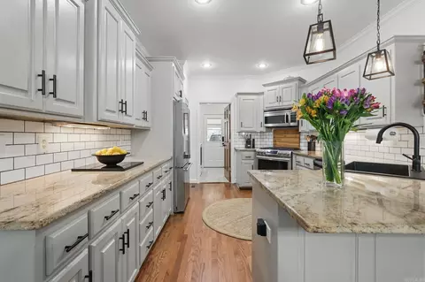 Kitchen - 2716 Juniper Dr, Benton, AR 72015 photo 1 of 6