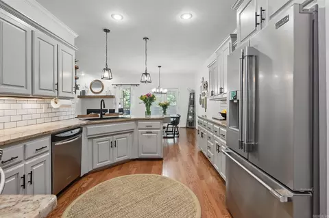 Kitchen - 2716 Juniper Dr, Benton, AR 72015 photo 6 of 6
