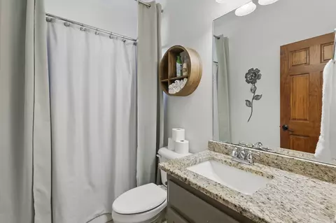 Bath - 2716 Juniper Dr, Benton, AR 72015 photo 3 of 6