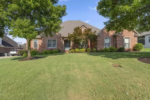 Exterior - 2205 Vermont St, Conway, AR 72034 photo 1 of 4