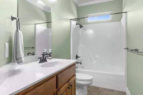 Bath - 2205 Vermont St, Conway, AR 72034 photo 5 of 5