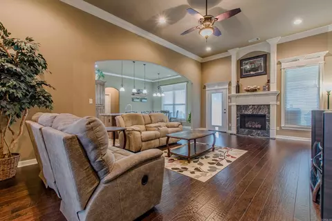 2148 Avondale Dr, Benton, AR 72019 photo 8