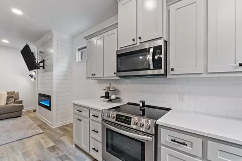Kitchen - 1735 Rohan Cir, Conway, AR 72032 photo 6 of 7