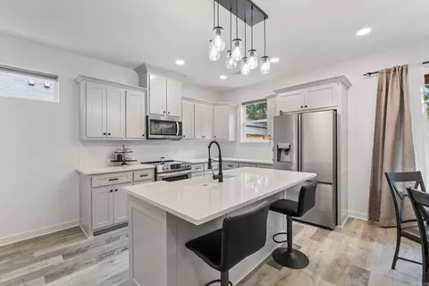 Kitchen - 1735 Rohan Cir, Conway, AR 72032 photo 4 of 7