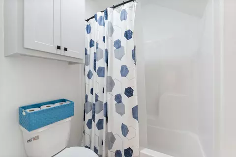 Bath - 1735 Rohan Cir, Conway, AR 72032 photo 7 of 7