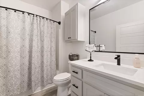 Bath - 1735 Rohan Cir, Conway, AR 72032 photo 5 of 7
