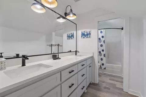Bath - 1735 Rohan Cir, Conway, AR 72032 photo 6 of 7