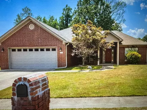 27 Wedgeside Dr, Little Rock, AR 72210