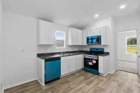 Kitchen - 514 N Harding St, Haskell, AR 72015 photo 2 of 5