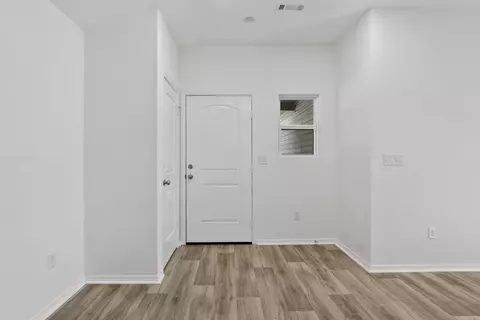 Entry Way - 514 N Harding St, Haskell, AR 72015 photo 1 of 5