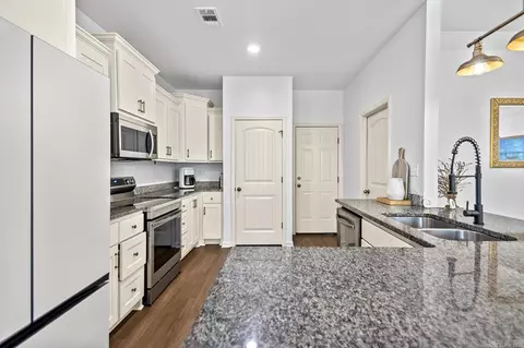 Kitchen - 21 Gold Bear Ln, Cabot, AR 72023 photo 3 of 5