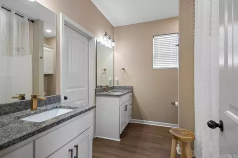 Bath - 21 Gold Bear Ln, Cabot, AR 72023 photo 1 of 3