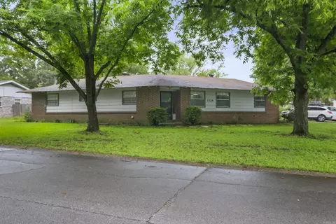Exterior - 1324 Sunset Dr, Conway, AR 72034 photo 2 of 4