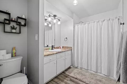 Bath - 1324 Sunset Dr, Conway, AR 72034 photo 1 of 2