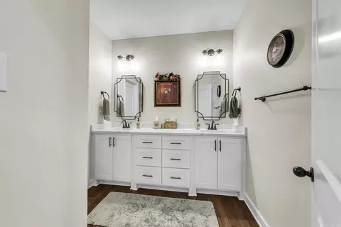 Bath - 920 Villa Vista Loop, Cabot, AR 72023 photo 1 of 6