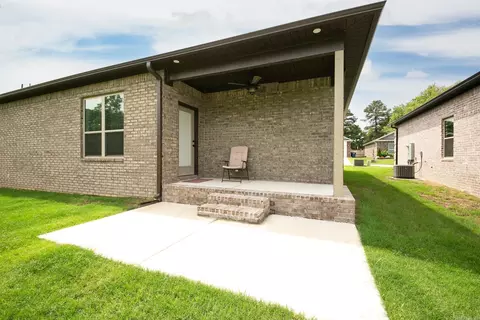 Exterior - 920 Villa Vista Loop, Cabot, AR 72023 photo 5 of 8