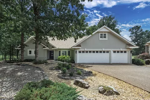 16 Loyola Cir, Hot Springs Village, AR 71909