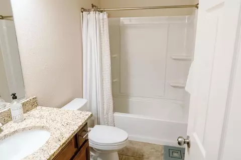 Bath - 6048 Saddle Hl, Alexander, AR 72002 photo 2 of 5