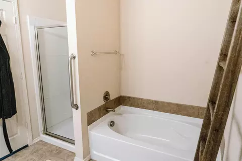 Bath - 6048 Saddle Hl, Alexander, AR 72002 photo 4 of 5