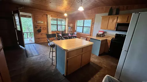 Kitchen - 493 Crow Dr, Marshall, AR 72650 photo 2 of 4
