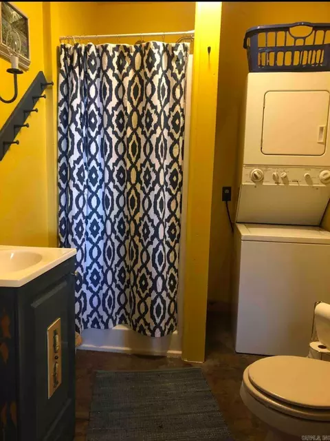 Bath - 493 Crow Dr, Marshall, AR 72650 photo 1 of 3