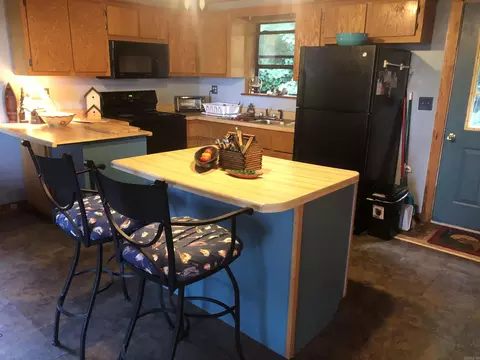 Kitchen - 493 Crow Dr, Marshall, AR 72650 photo 1 of 4