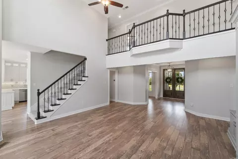 Living - 4 Cedar Ct, Searcy, AR 72143 photo 4 of 4