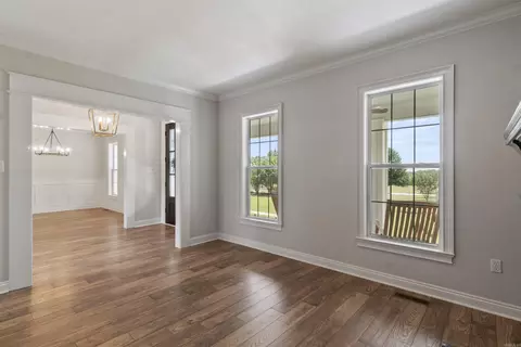 Living - 4 Cedar Ct, Searcy, AR 72143 photo 1 of 4