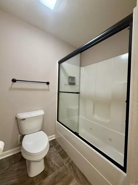 Bath - 1148 Meadows Dr, Benton, AR 72019 photo 3 of 4