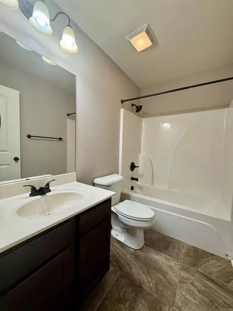Bath - 1148 Meadows Dr, Benton, AR 72019 photo 4 of 4