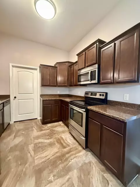 Kitchen - 1148 Meadows Dr, Benton, AR 72019 photo 1 of 2