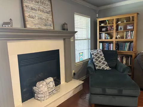 Living - 5107 Congressional Dr, Benton, AR 72019 photo 4 of 5